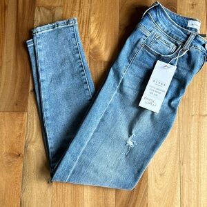 Risen skinny jeans, new with tag. 29 inch inseam.